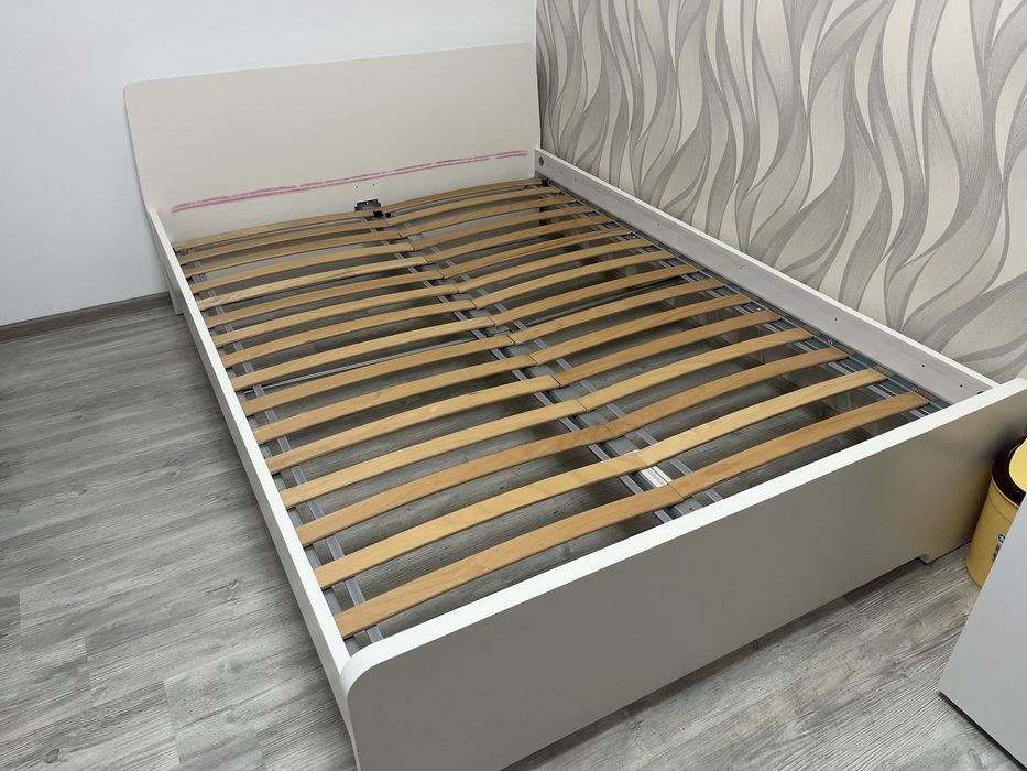 Pat alb 140x200 folosit 1 an