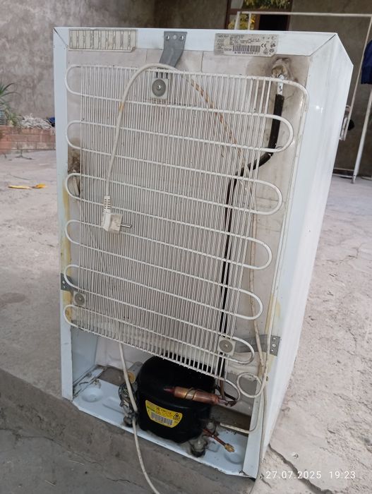 Холодильник сотилади