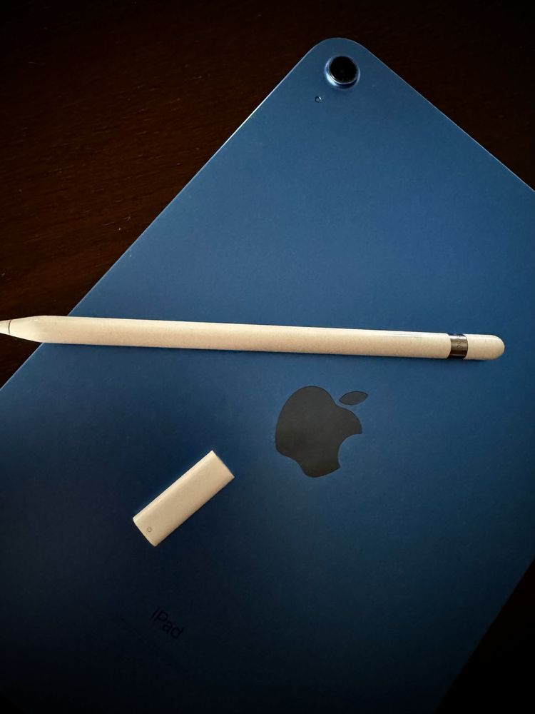 Vând iPad 2022 + Apple Pencil + adaptor