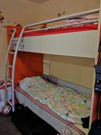 Детско обзавеждане: Двуетажно легло , скрин и 2 гардеробчета