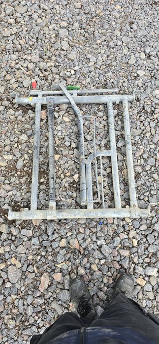 Poarta cu captura cusca de contentie vaci 1 sau 2 locuri