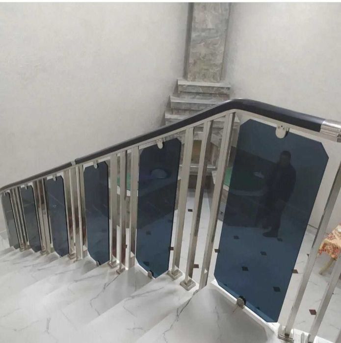 Перила из нержавейки и стекла. Доставка и монтаж бесплатно!