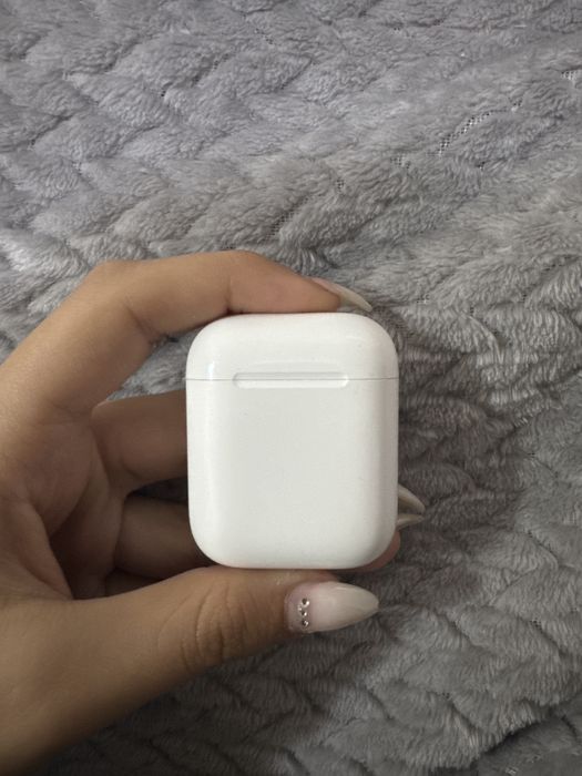 AirPods 2 в перфектно техническо състояние-ОРИГИНАЛНИ