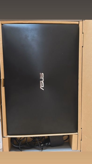 Ноутбук ASUS . В хорошем состоянии . Не пользовались .
