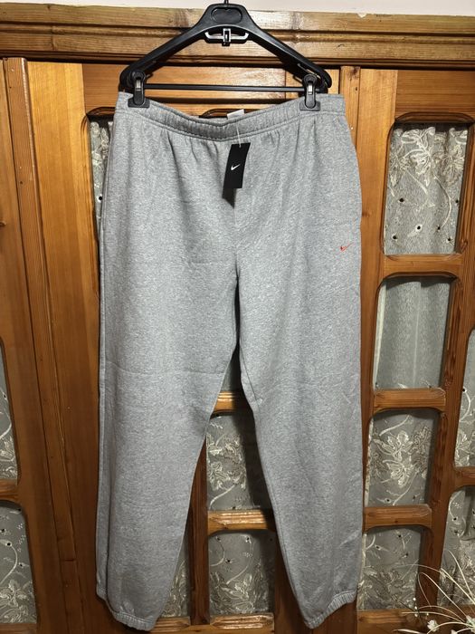 Pantaloni trening Nike cu etichetă