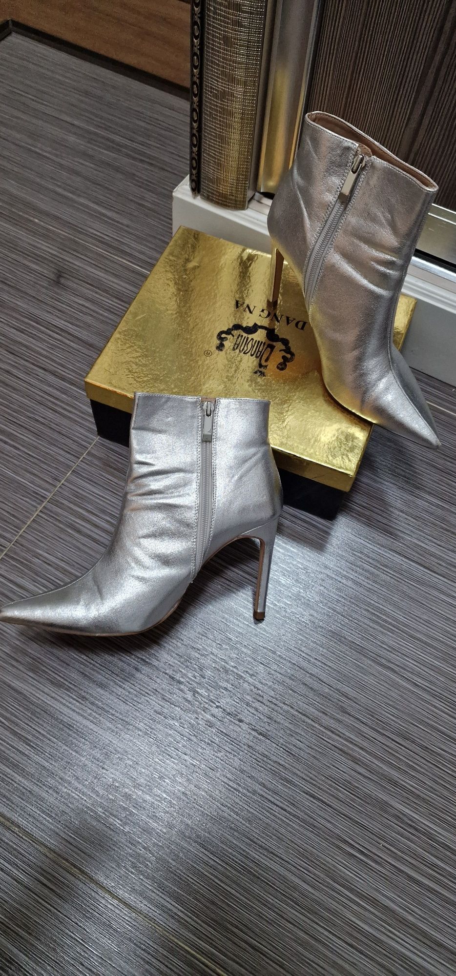 Сапоги Zara  41 на шпильке