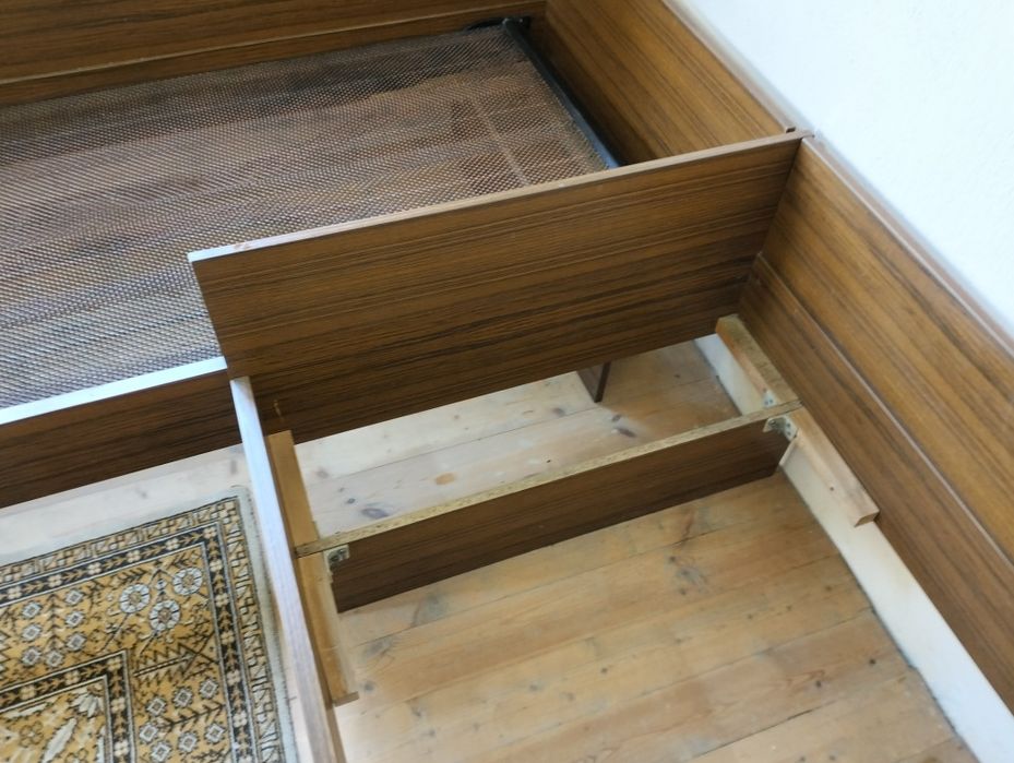 Единично легло два броя