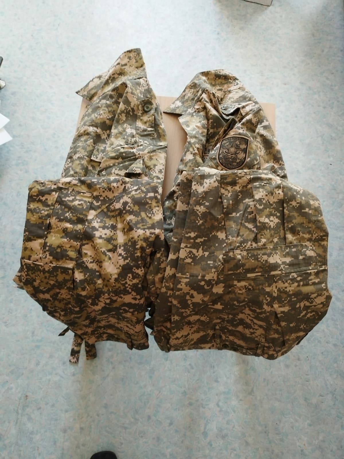 Утеплённые зимние куртки р-р 54- 56. Форма полевая летняя р-р 52-54