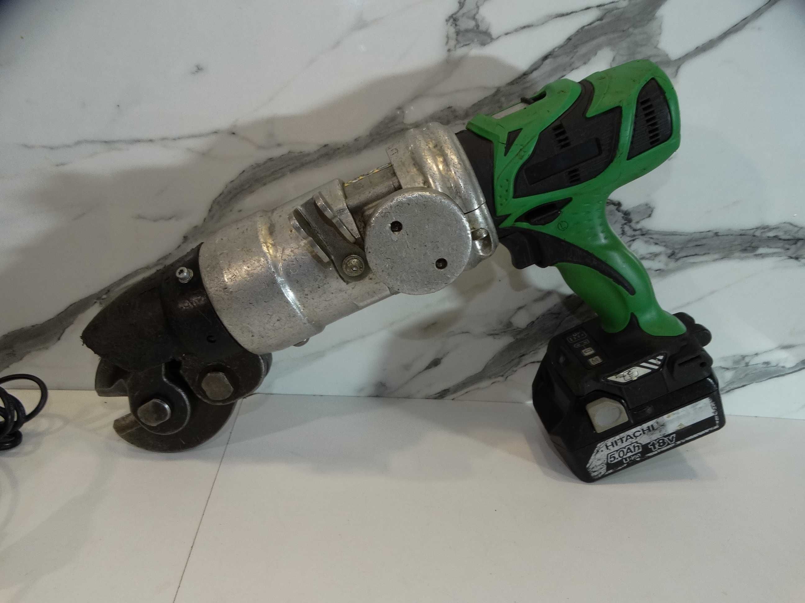 Hitachi NB 12 - Резачка за арматура до 12 мм + още една подарък