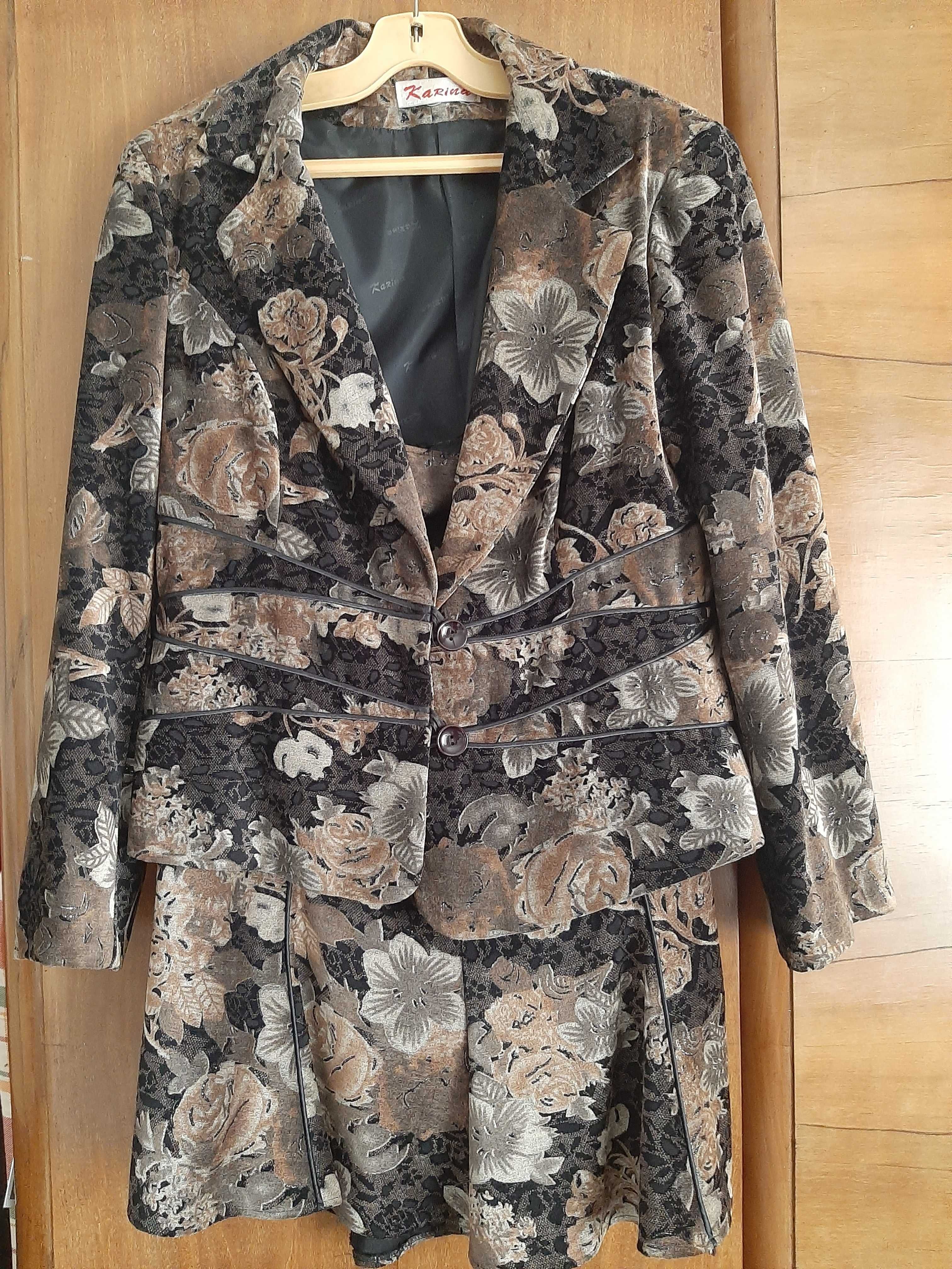 Елегантен дамски костюм.
