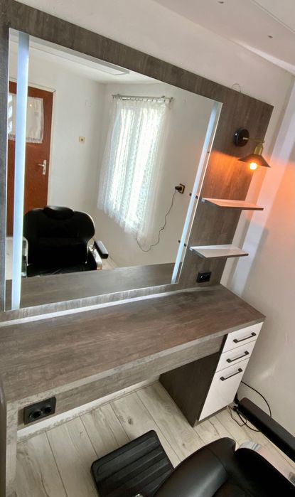 Работно място за Салон