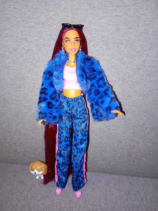 Кукла Barbie Extra с дълга коса.