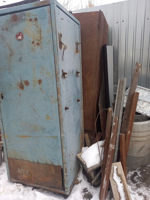 Шкафы железные для хранения инструментов