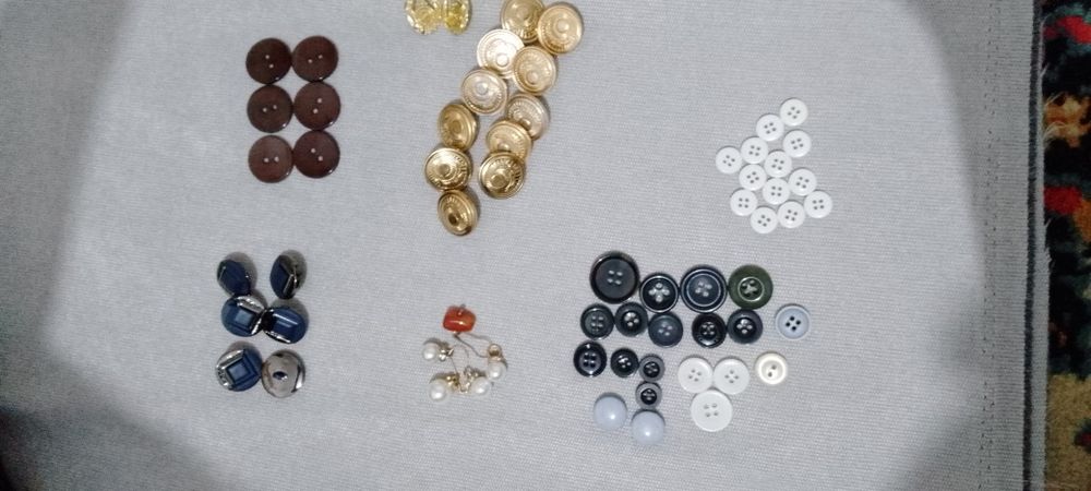 Продам пуговицы разные