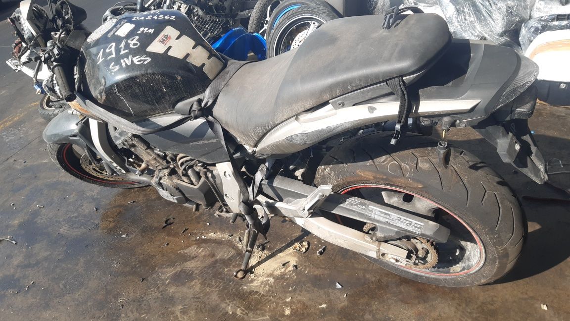 Мотоциклет Хонда (Honda Hornet-ABS)-на части