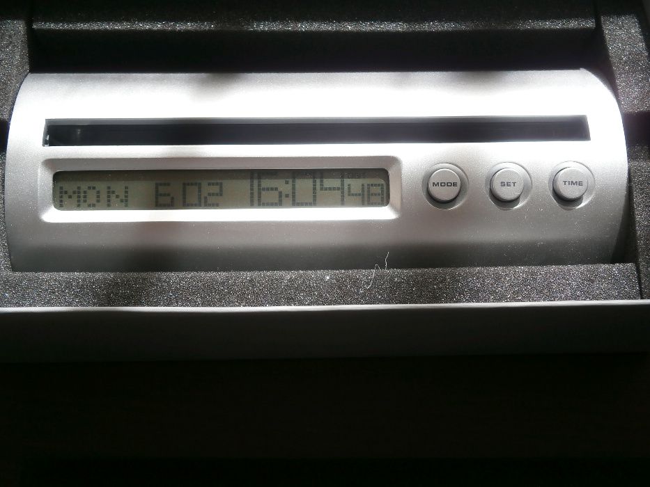 Ceas de birou - LCD world time clock , nou, in cutie , model deosebit