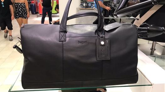 Vând geanta piele originala Bugatti.