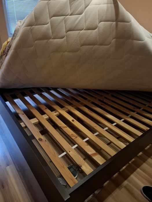 Продавам легло/гардероб