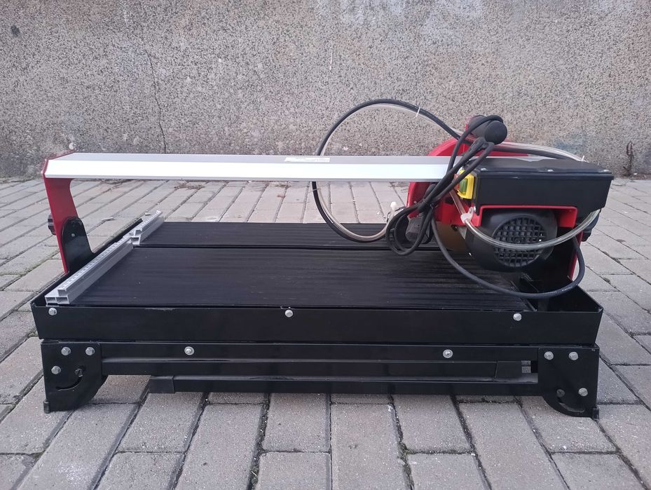 Машина за рязане на плочки до 75см. с вода