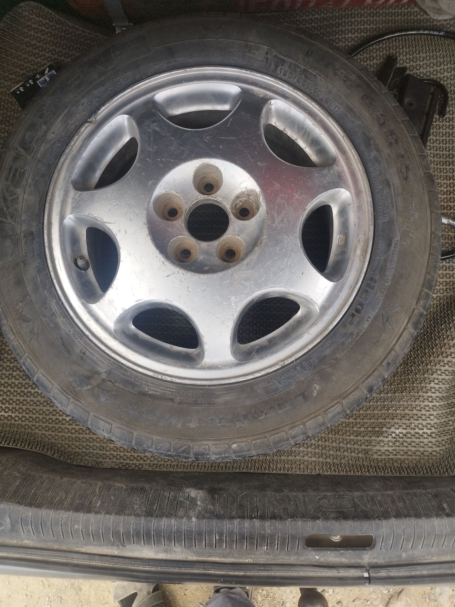 R15 дискпен бірге дөңгелек сатылады