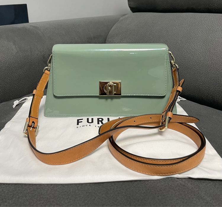 Чанта Furla Zoe S петрол лачена