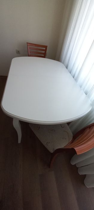 Трапезна маса бяла