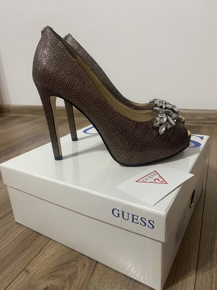 Pantofi Guess mărime 37