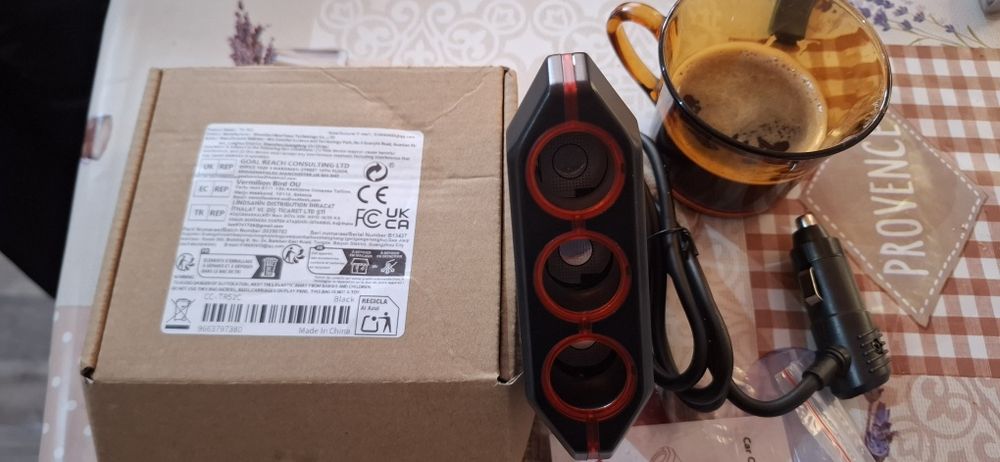 Адаптер зарядно устройство за кола