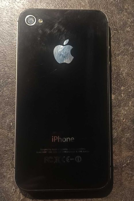 Телефон iPhone 4S