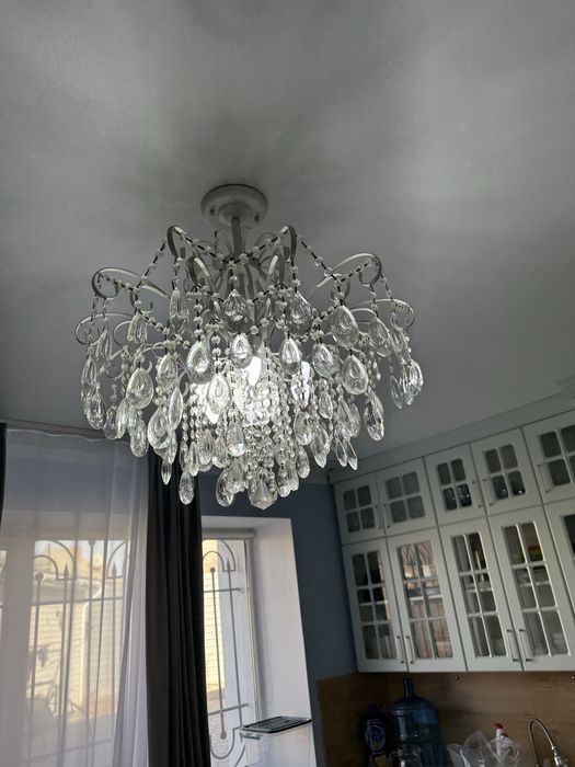 Продам люстру в идеальном состоянии