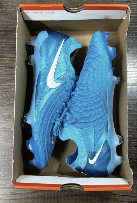 Футболни бутонки Nike Phantom