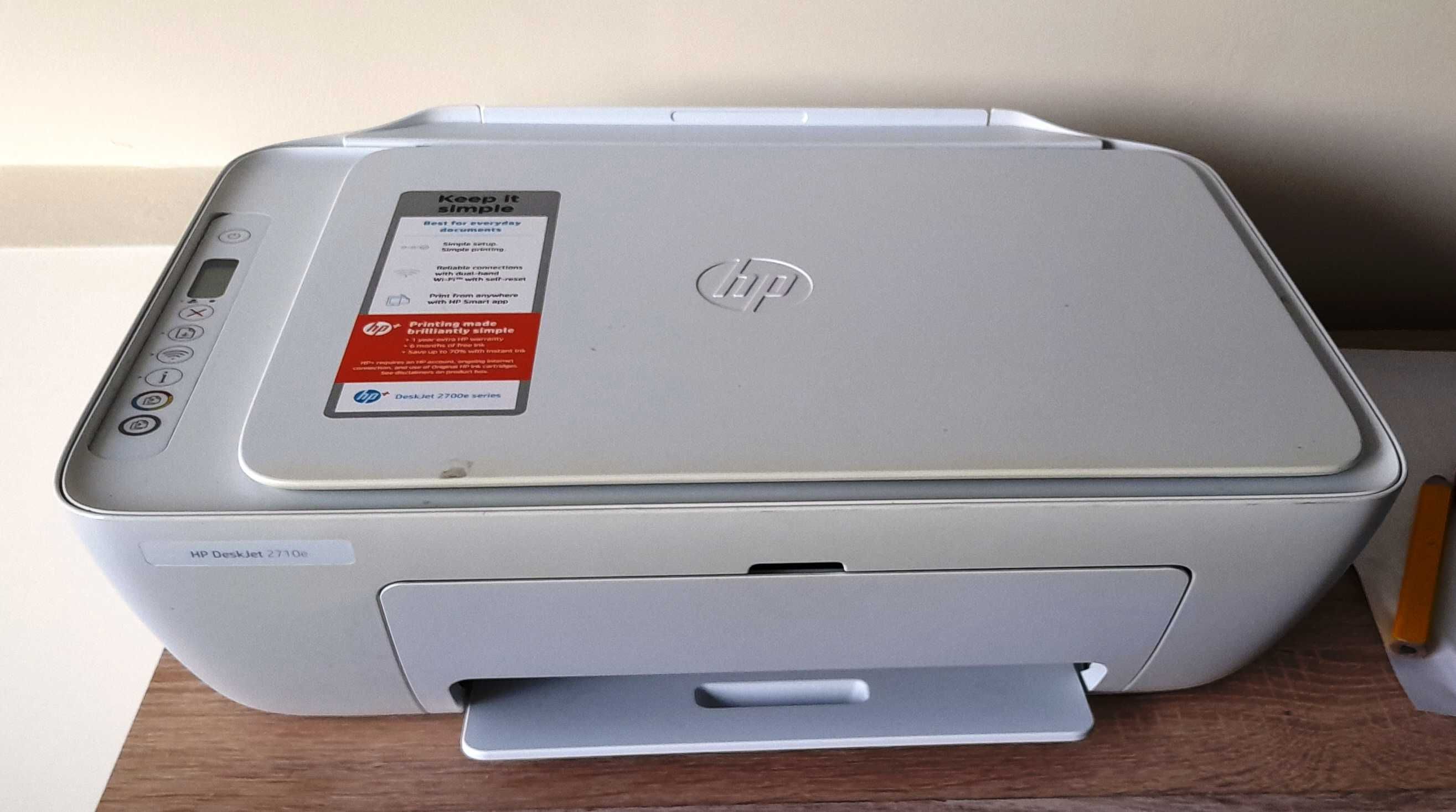 Продавам принтер HP DeskJet 2700e