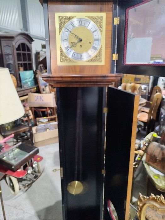 Голям паркетен часовник с тежести и махало