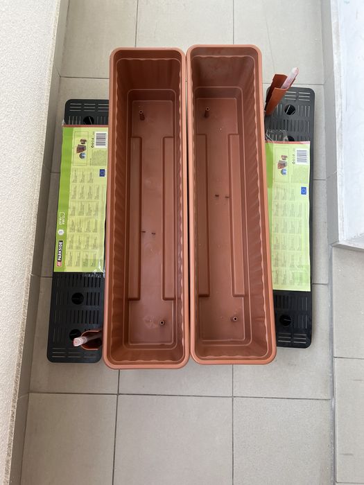 Jardiniere cu rezervor apa