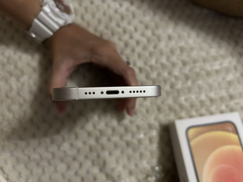 Iphone 12 white , 64GB , като нов