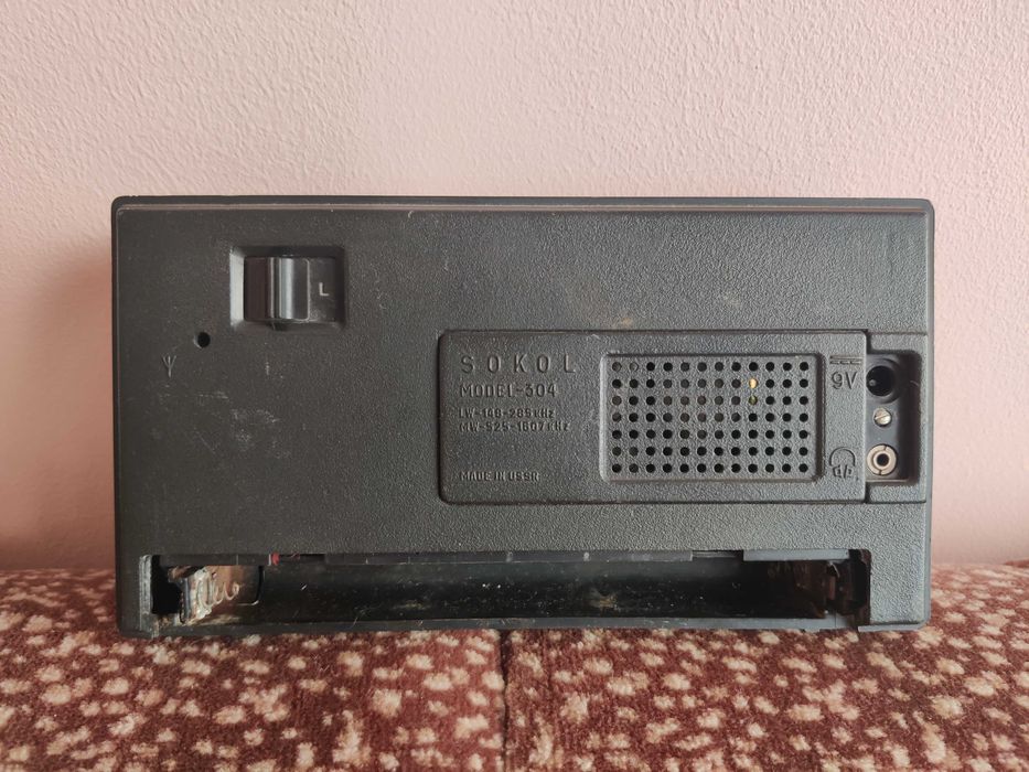 Съветско работещо радио Сокол 304, надписи на английски