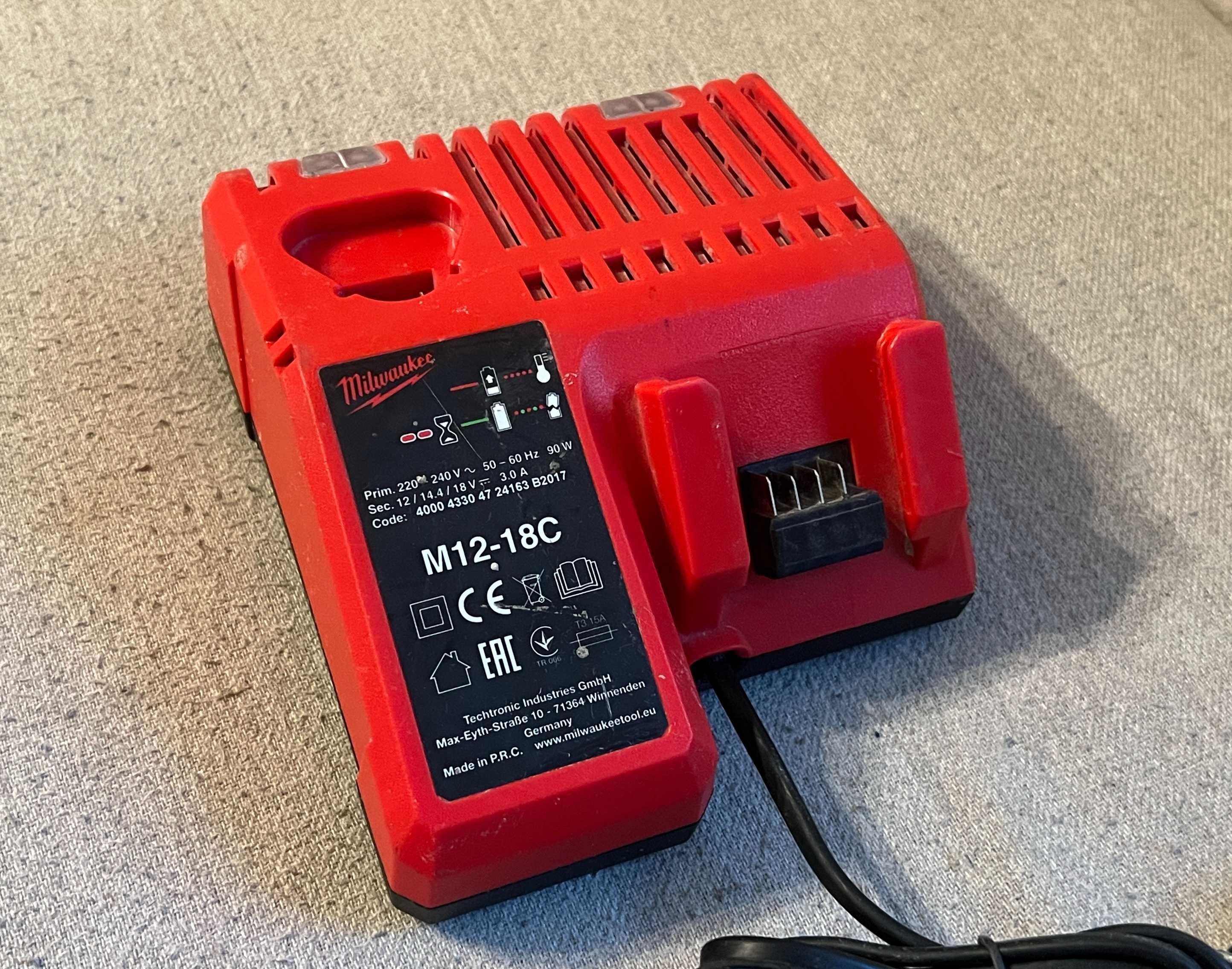 Incarcator de baterii Li-Ion Milwaukee M12-18C 12V 14.4V 18V -original