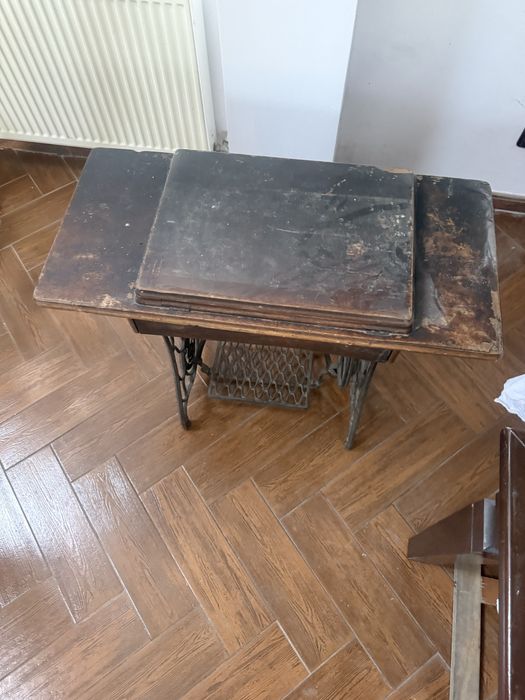 Masina de cusut Singer