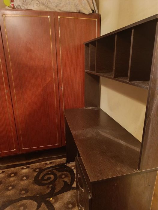 Продам стол за 500 тысяч сум