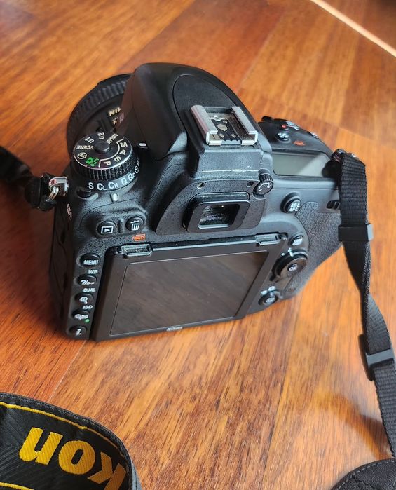 Vând aparat foto Nikon D750