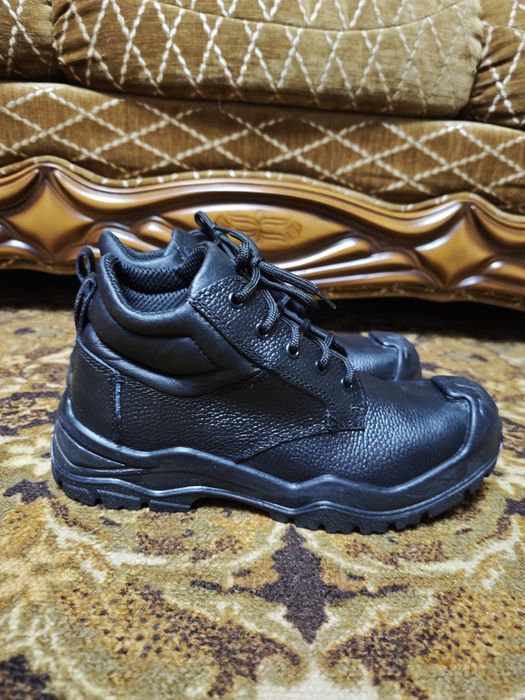 Спецобувь кожаная. Рабочие ботинки с металлическим подноском. НОВАЯ.