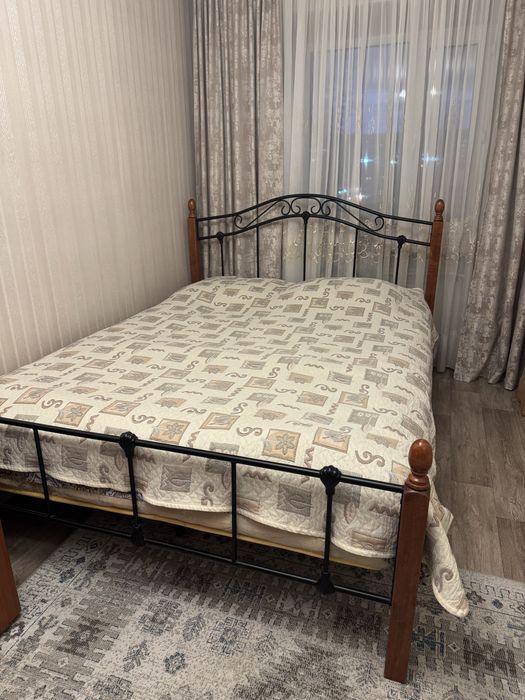 Продам кровать двухспальную , производство Малайзия .