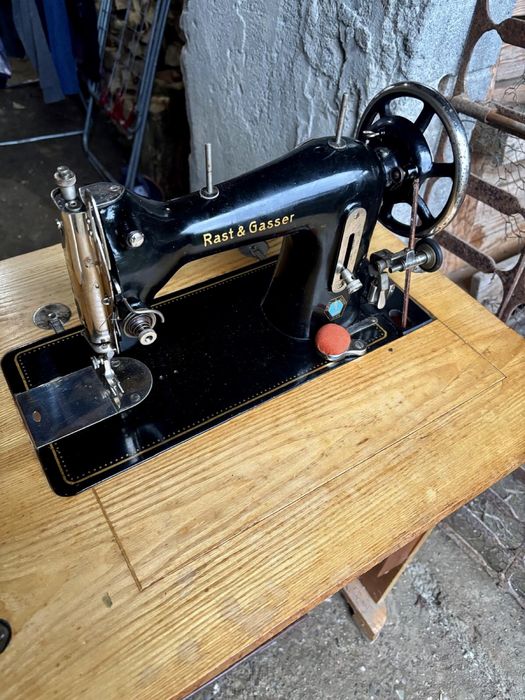 Vând mașină de cusut Rast & Gasser