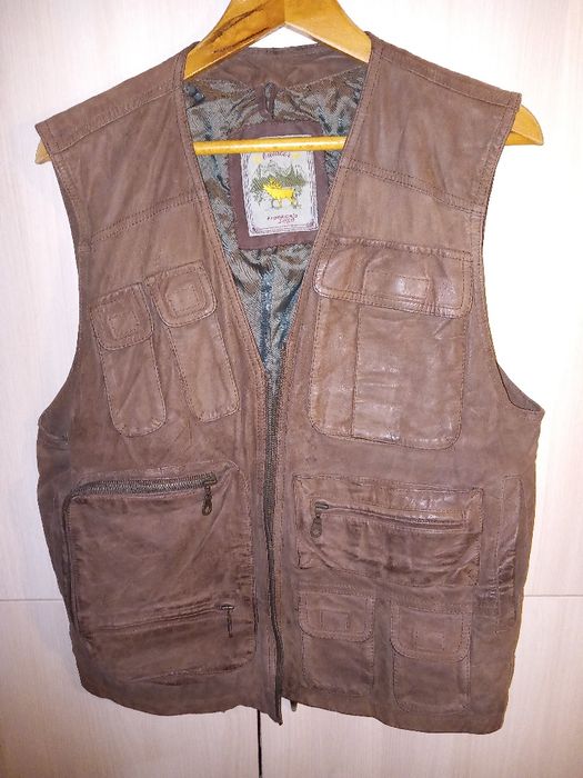 Кожен елек с много джобове