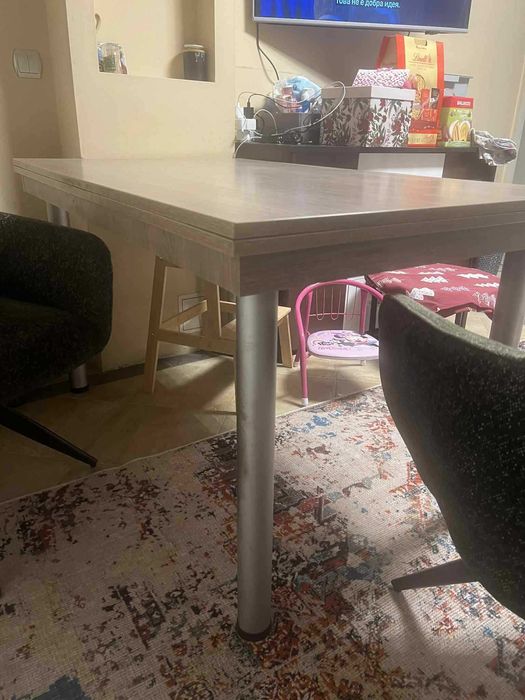 Кухненска маса за хранене