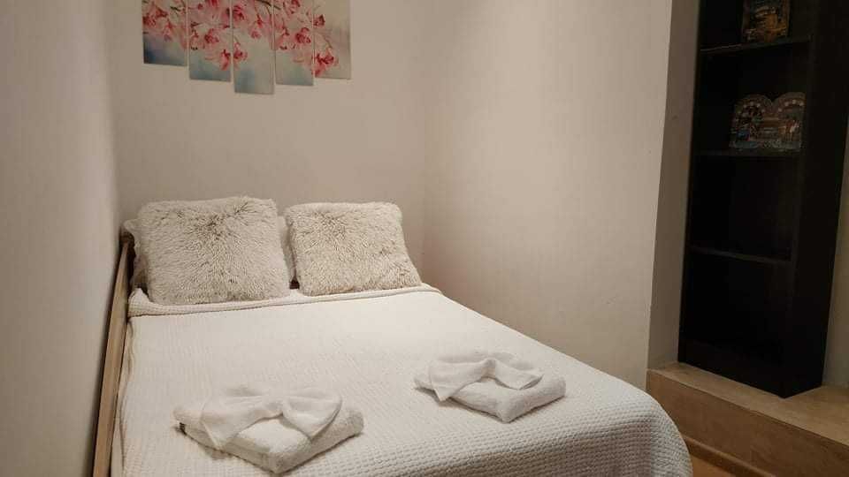 Дава се под наем Тристаен апартамент в Бургас, Център - 90 кв.м за 216.75 € - Снимка #2