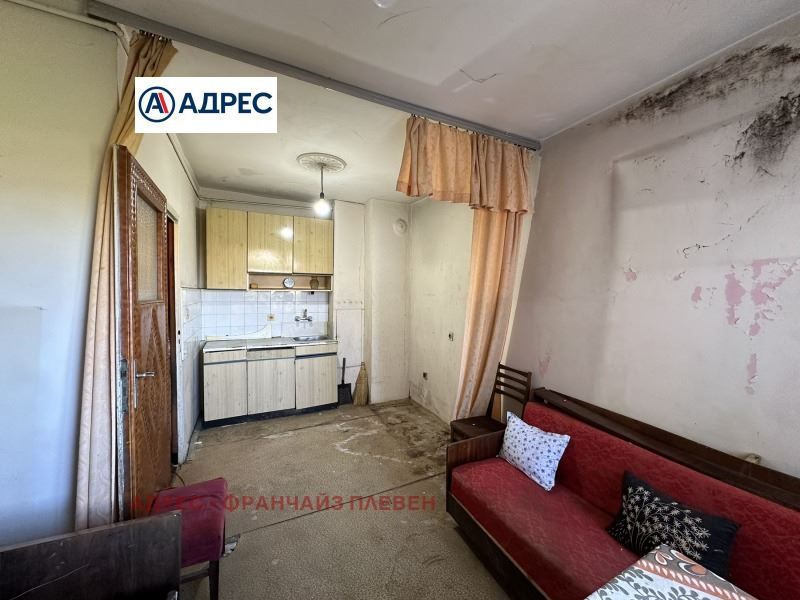 Продава се Двустаен апартамент в Плевен, Сторгозия - 74 кв.м за 946 €/кв.м - Снимка #2