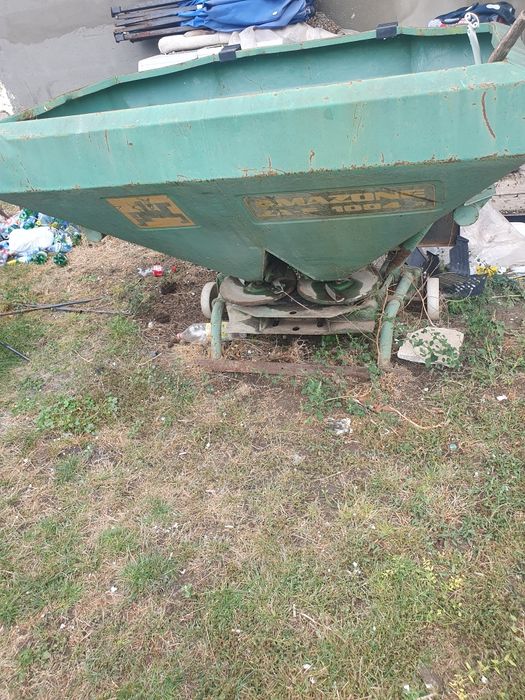 Vând distribuitor îngrășăminte Amazone