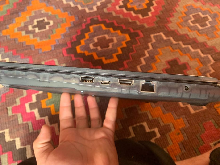 MSI Cyborg 15 A12V qarshi holati yaxshi