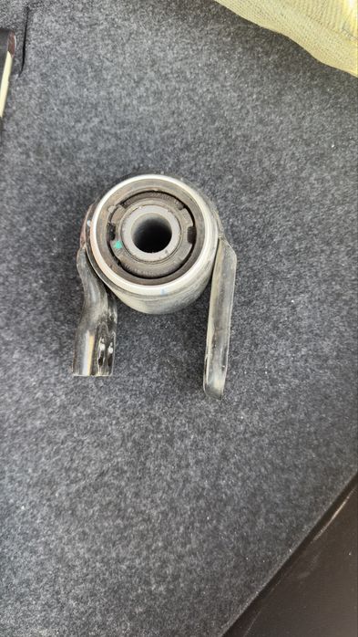 Сайлентблок переднего рычага chevrolet Monza.